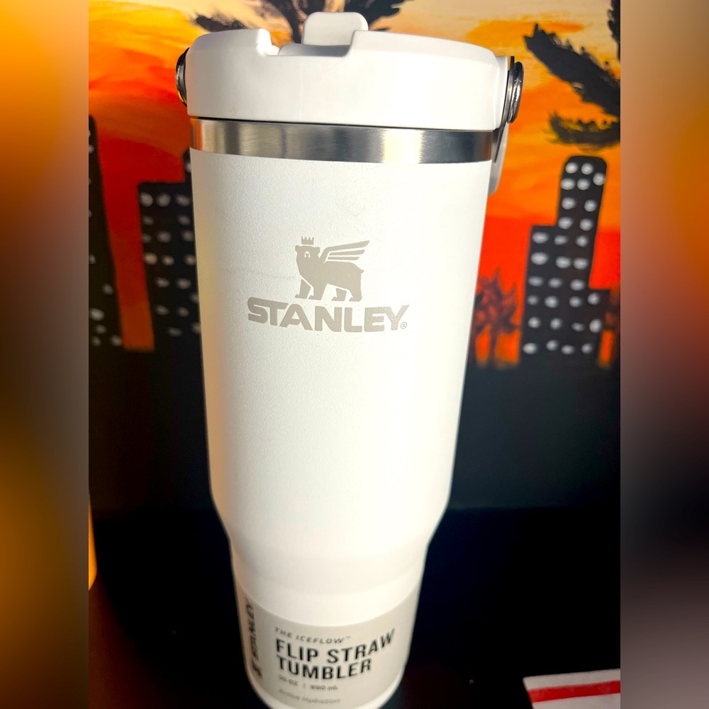 Stanley White Flip Straw Tumbler new 20oz cold cup flowstate - Picture 2 of 3